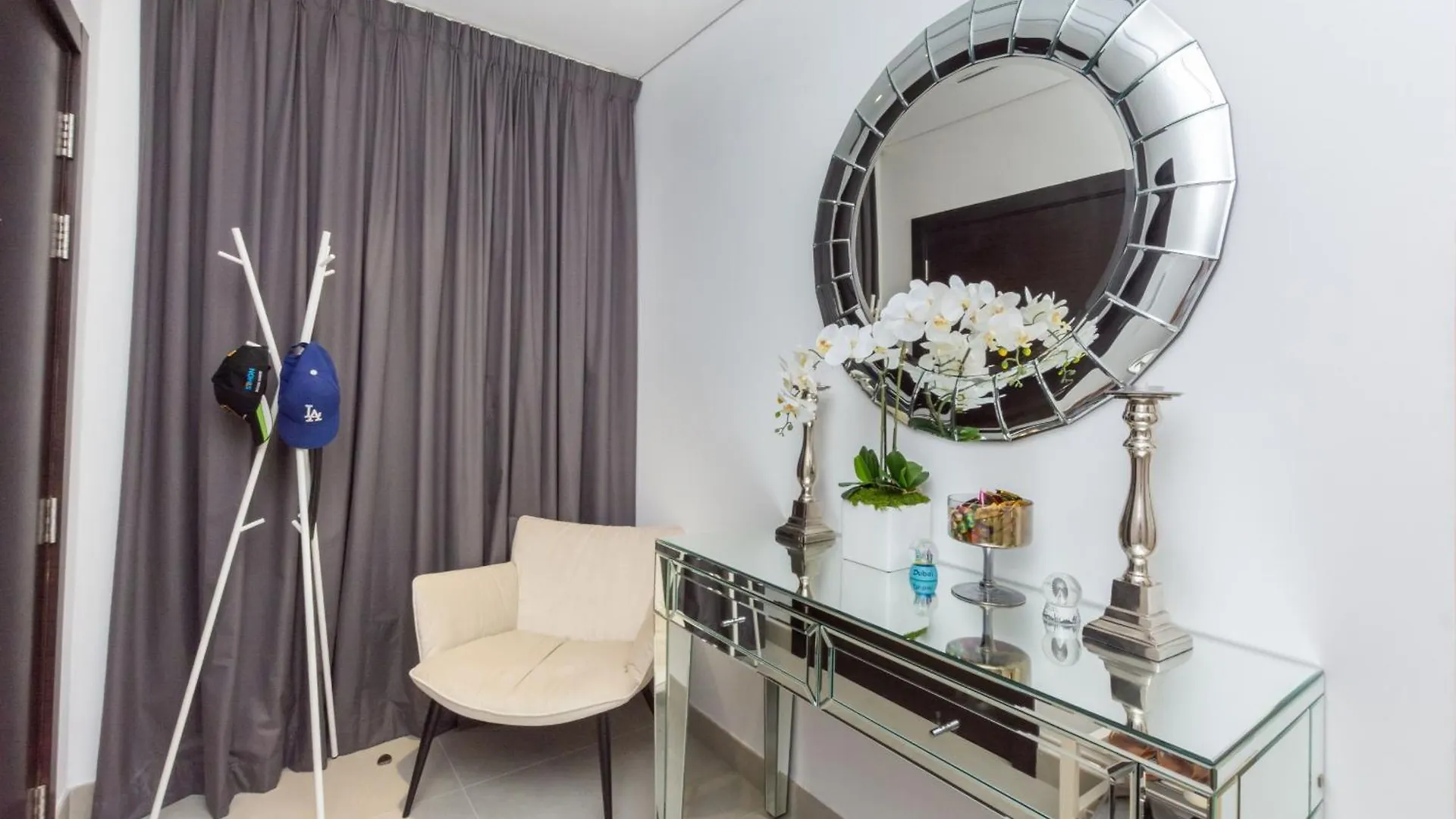 Lägenhet Vayk - Modern 2Br In The Marina Near Beach Dubai Förenade Arabemiraten